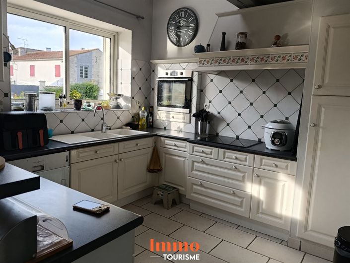 Image No.19-8 Bed House for sale