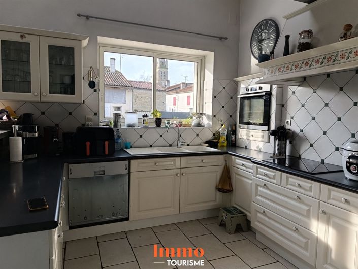 Image No.20-8 Bed House for sale