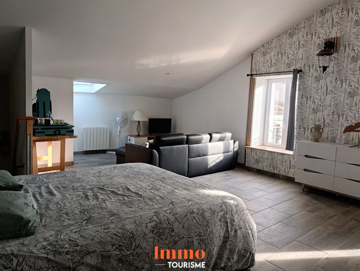 Image No.23-8 Bed House for sale