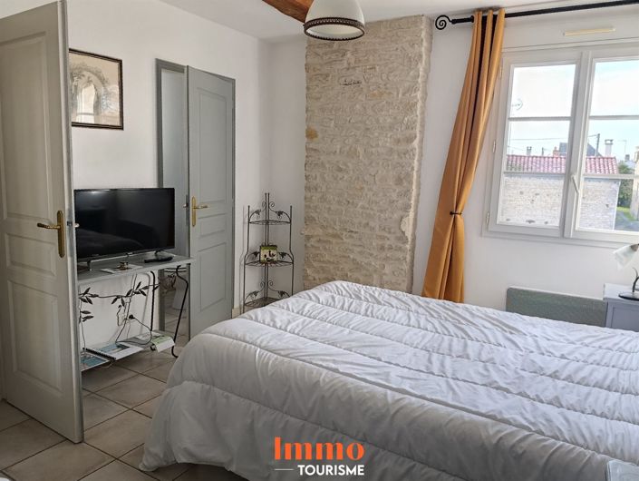 Image No.3-8 Bed House for sale