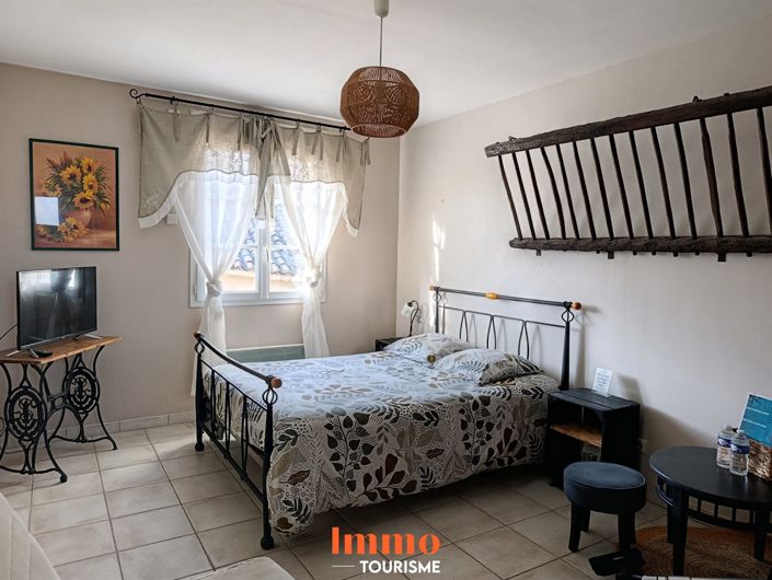 Image No.4-8 Bed House for sale