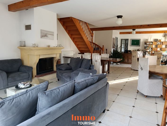 Image No.8-8 Bed House for sale