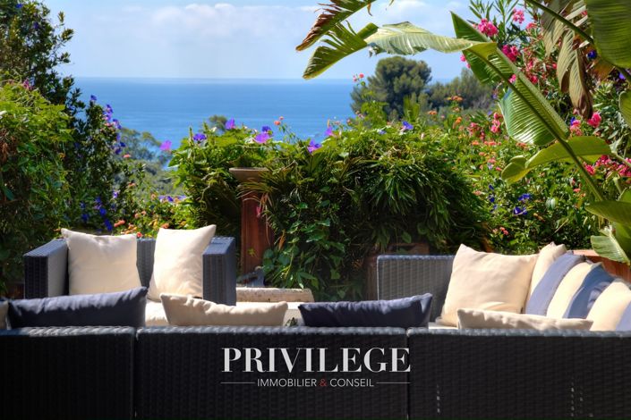 Golfe-Juan — 120 m2 apartment with a 65 m2 south-facing terrace