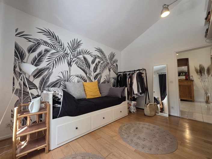 Image No.17-5 Bed House for sale