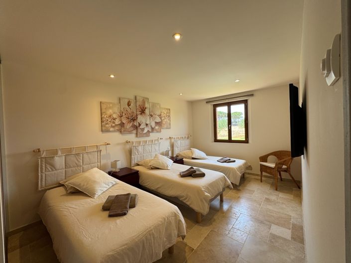 Image No.12-4 Bed House for sale