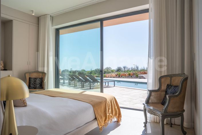 Image No.25-4 Bed Property for sale