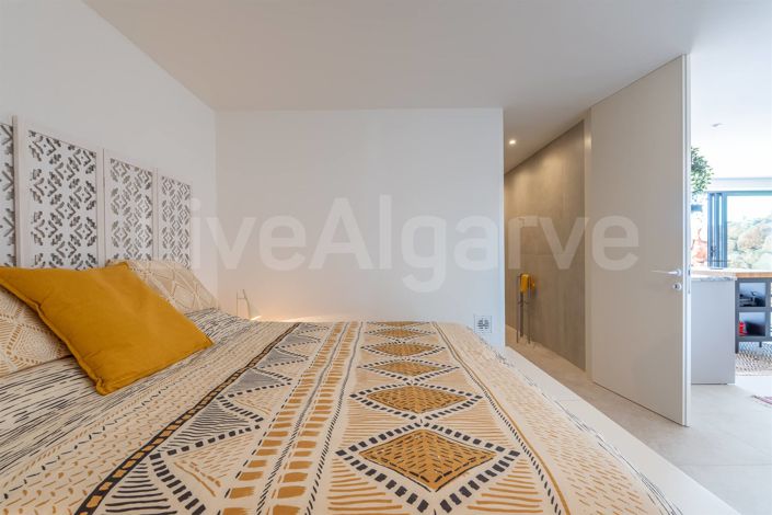 Image No.55-4 Bed Property for sale