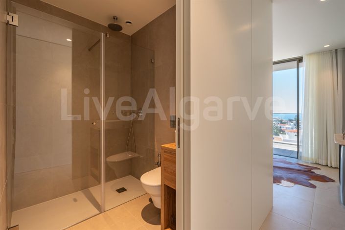 Image No.15-4 Bed Apartment for sale