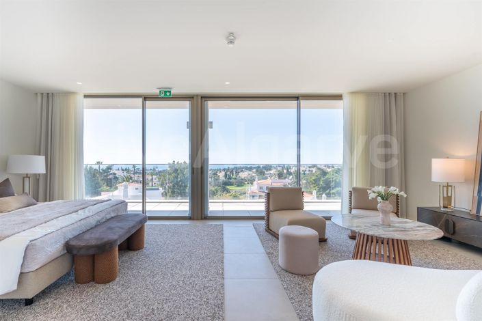 Image No.18-4 Bed Apartment for sale