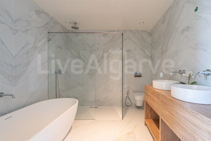 Image No.23-4 Bed Apartment for sale