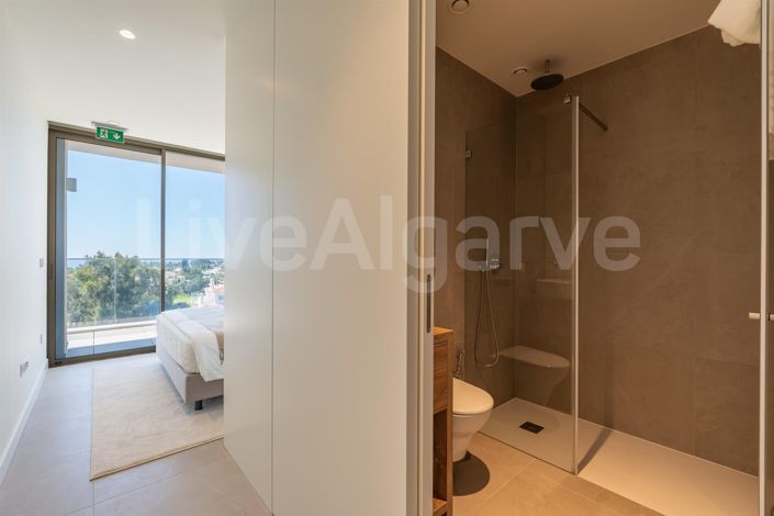 Image No.25-4 Bed Apartment for sale