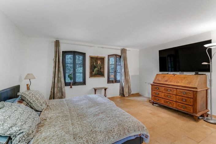 Image No.6-4 Bed House for sale