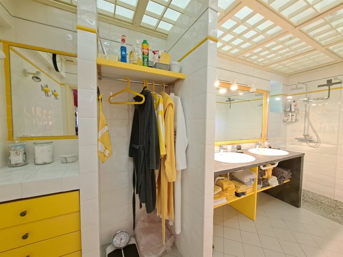 Image No.21-10 Bed House for sale