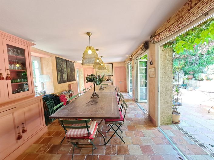 Image No.8-10 Bed House for sale