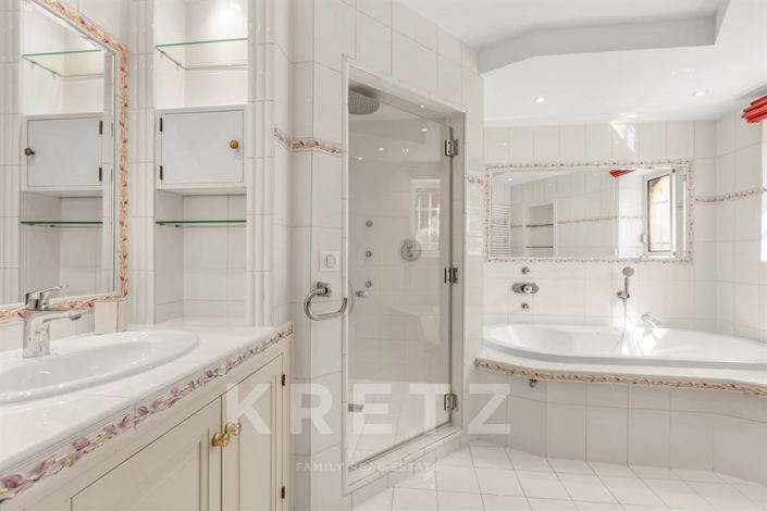 Image No.11-6 Bed House for sale