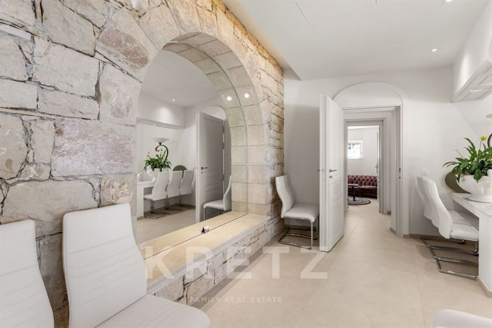 Image No.9-6 Bed House for sale
