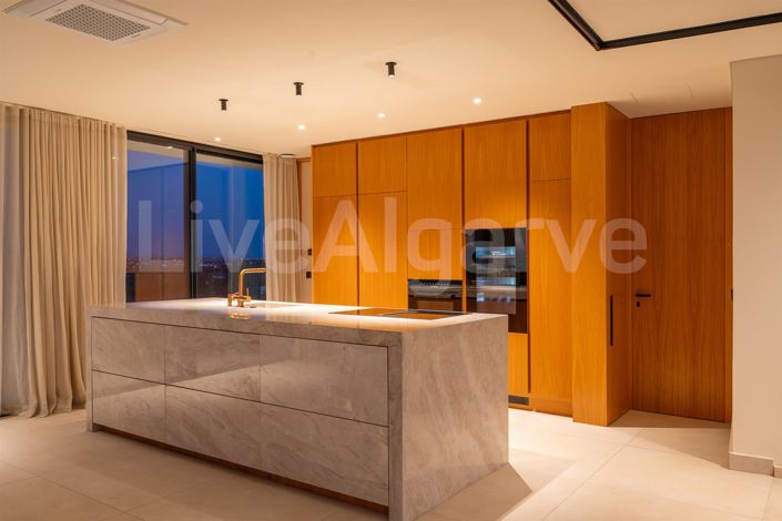 Image No.22-5 Bed House for sale
