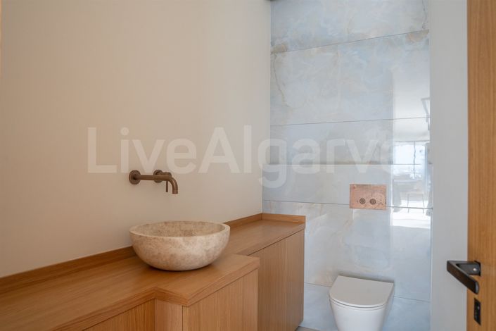 Image No.23-5 Bed House for sale