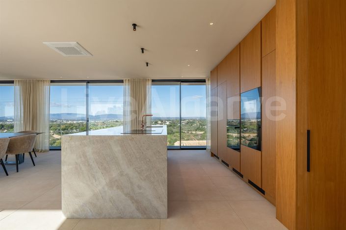 Image No.24-5 Bed House for sale