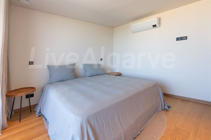 Image No.50-5 Bed House for sale