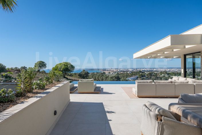 Image No.8-5 Bed House for sale
