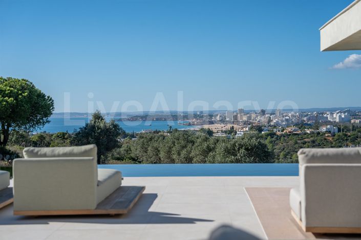 Image No.9-5 Bed House for sale