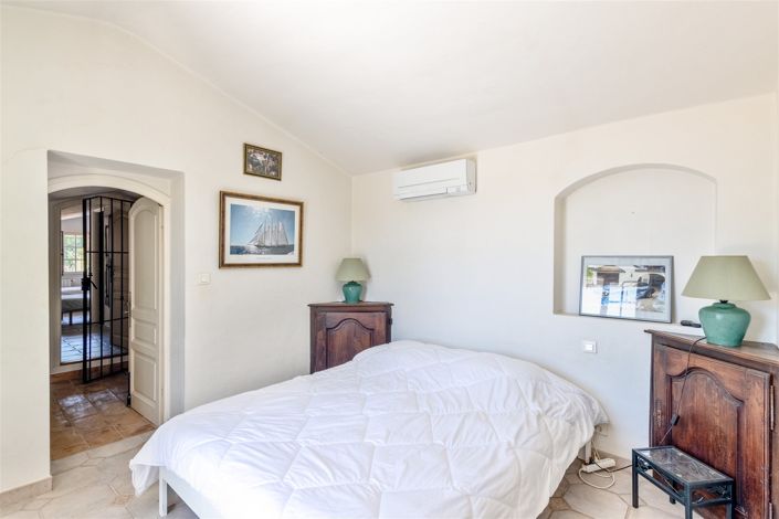 Image No.10-8 Bed House for sale