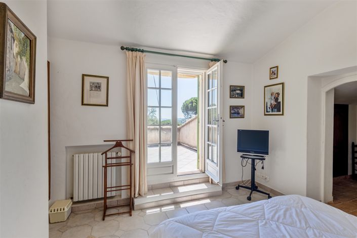Image No.11-8 Bed House for sale