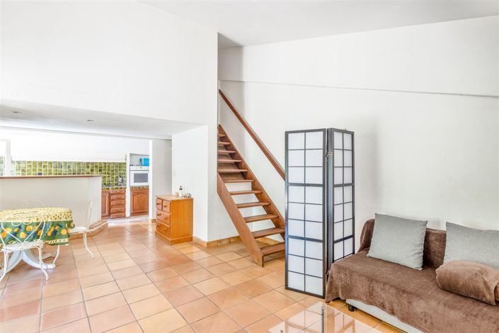 Image No.21-8 Bed House for sale
