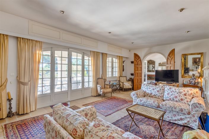 Image No.4-8 Bed House for sale