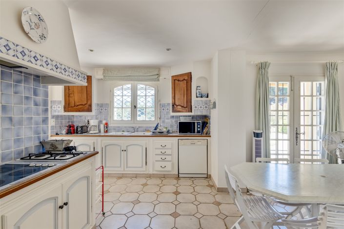 Image No.9-8 Bed House for sale