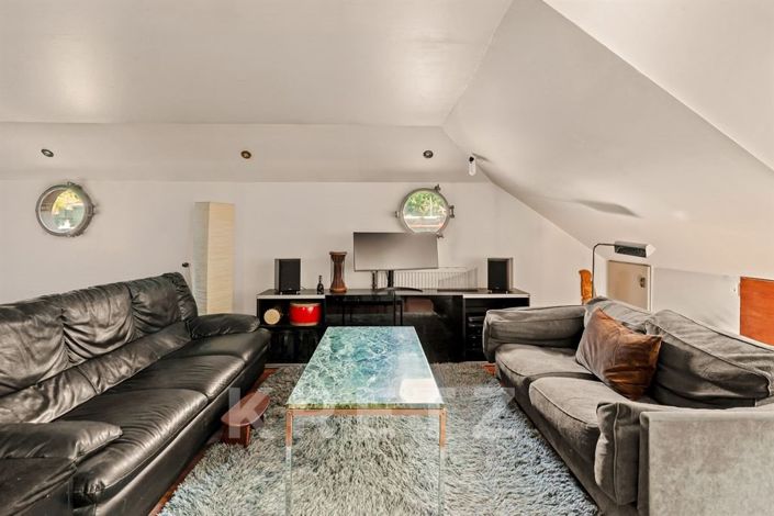 Image No.9-2 Bed House for sale