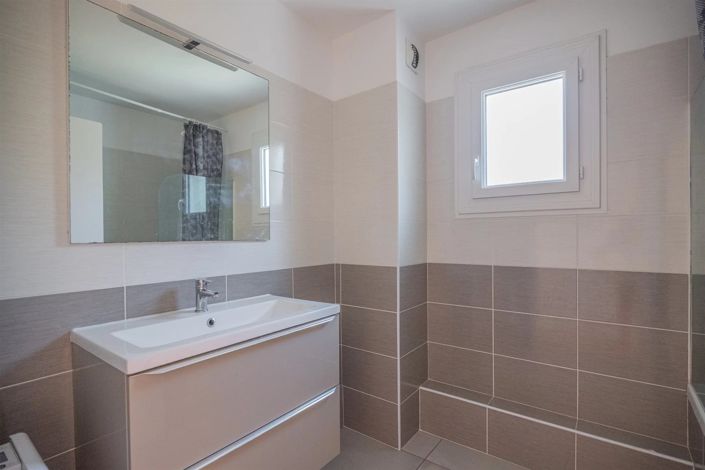 Image No.9-3 Bed Apartment for sale