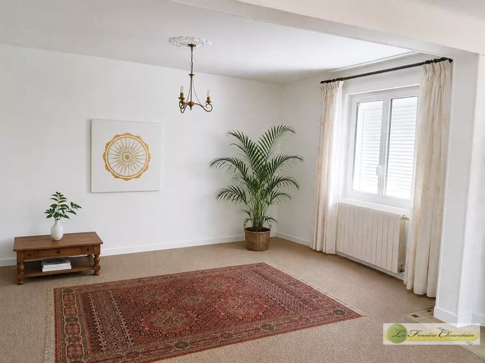Image No.20-4 Bed House for sale