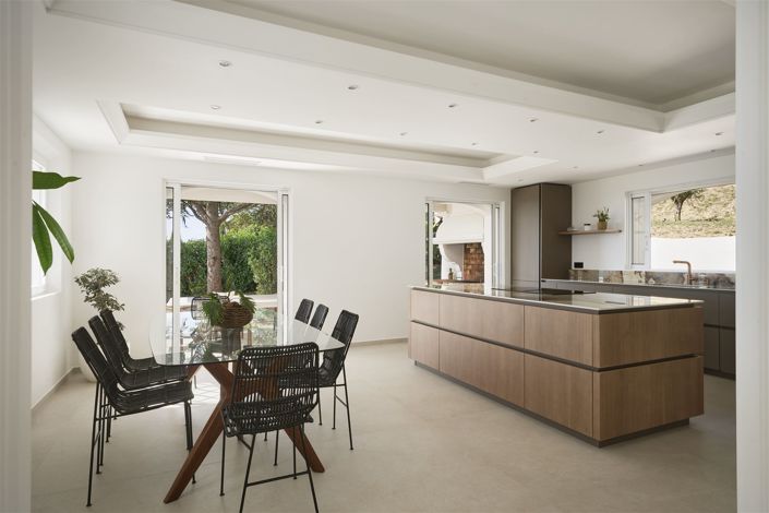 Image No.8-5 Bed House for sale