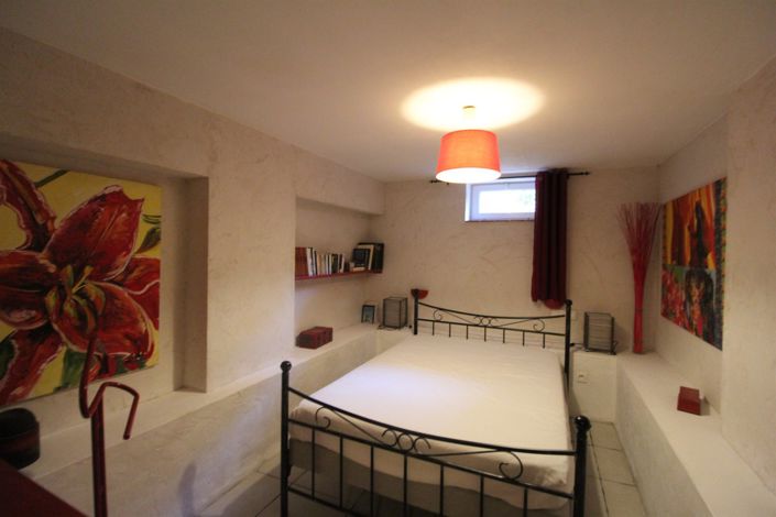 Image No.8-5 Bed House for sale