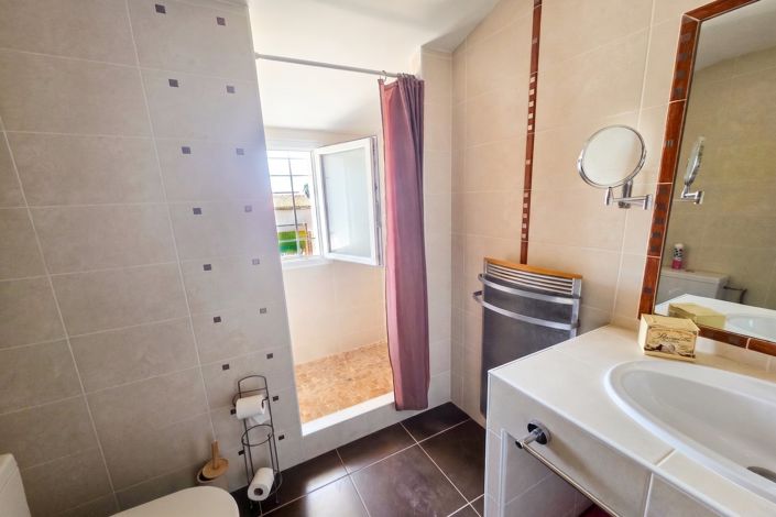 Image No.12-3 Bed House for sale