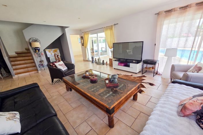 Image No.2-3 Bed House for sale