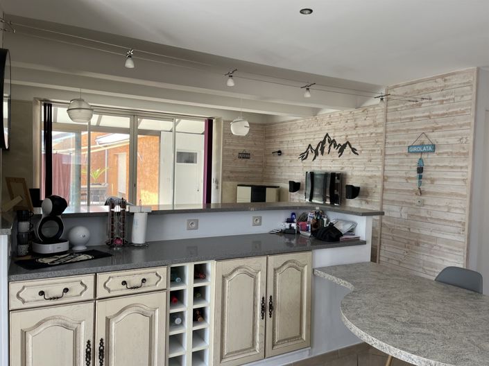 Image No.6-3 Bed House for sale
