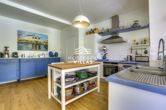 Image No.8-5 Bed House for sale