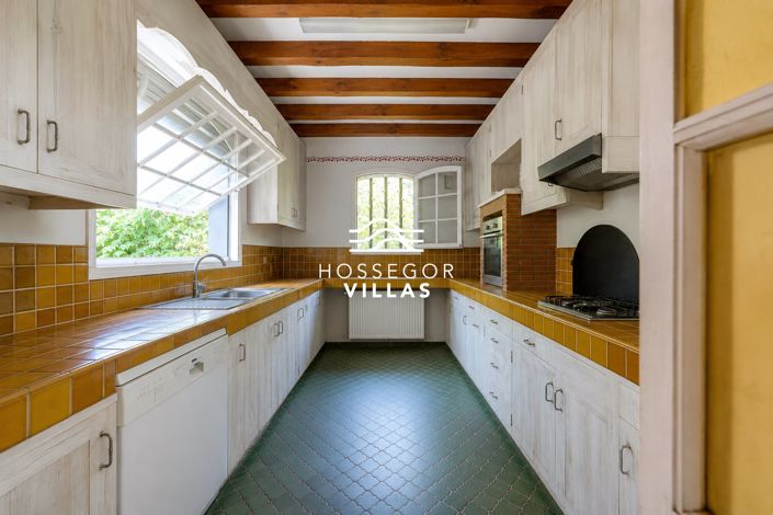 Image No.7-5 Bed House for sale
