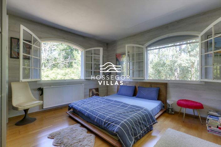 Image No.9-5 Bed House for sale