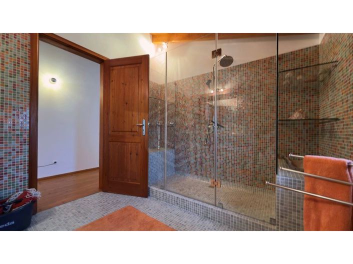 Image No.22-5 Bed House for sale