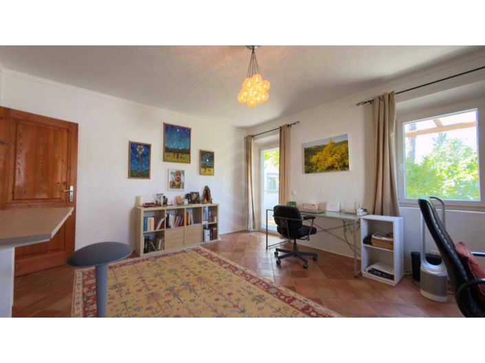 Image No.9-5 Bed House for sale