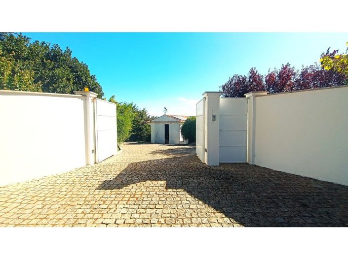 Image No.2-4 Bed House for sale
