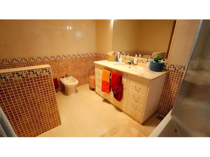 Image No.42-4 Bed House for sale