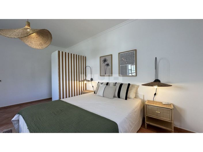 Image No.16-4 Bed House for sale