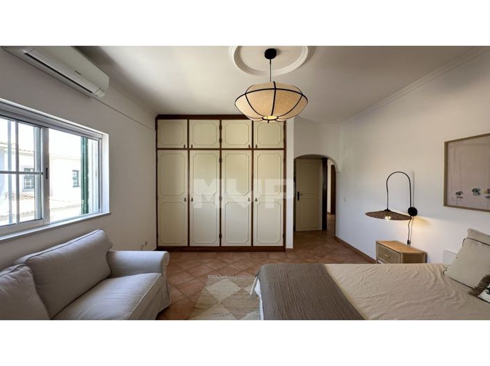 Image No.20-4 Bed House for sale