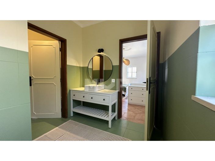 Image No.21-4 Bed House for sale