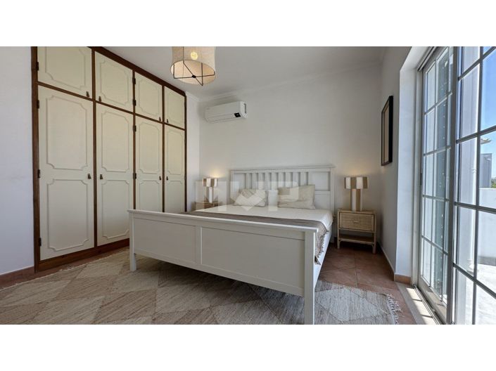 Image No.24-4 Bed House for sale